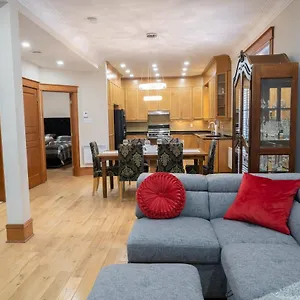 Chic 2br Near Little Italy - 5mins To Metro Apartment